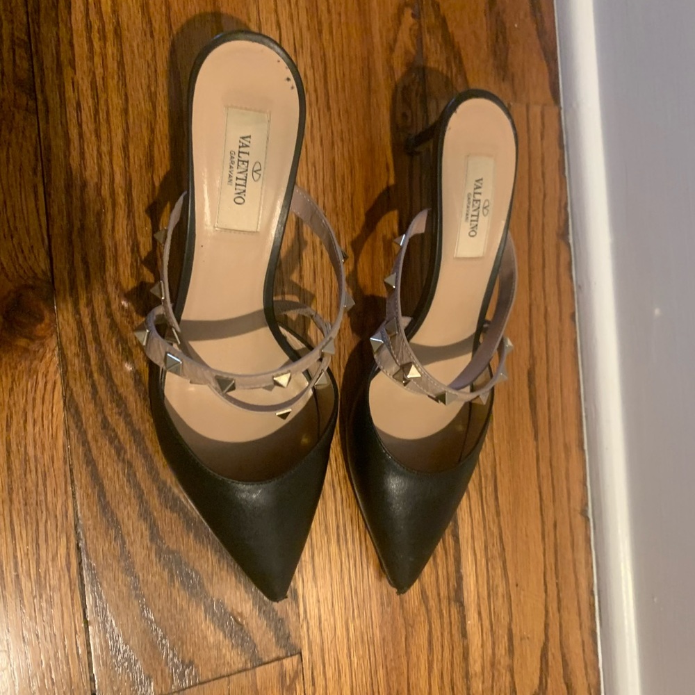 Valentino Rockstud pumps in Black & Neutral